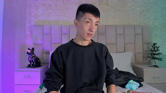 Snapshot of DereckCooperr chatting on December 12, 8:53 pm DereckCooperr online show from December 12, 8:53 pm