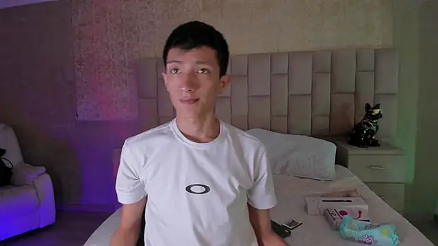 Snapshot of DereckCooperr chatting on January 6, 9:00 pm DereckCooperr online show from January 6, 9:00 pm