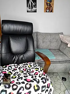 Snapshot of bebygirl143s chatting on February 23, 10:07 pm bebygirl143s online show from February 23, 10:07 pm