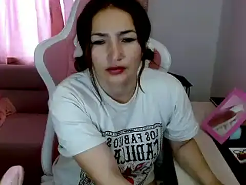 Snapshot of EVA_GRAYS chatting on February 24, 7:19 pm EVA GRAYS online show from February 24, 7:19 pm