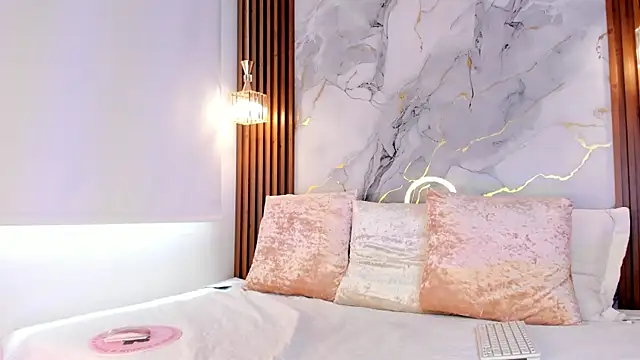 Gabbyy  online show from October 28, 3:25 pm