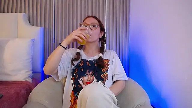 Katy Van online show from May 7, 9:09 pm