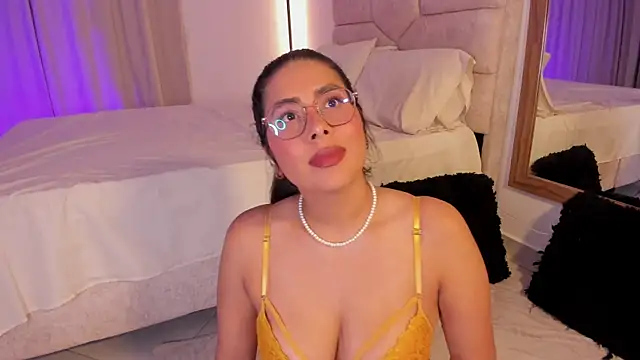 Snapshot of tina_olsen07 chatting on April 20, 11:17 pm tina olsen07 online show from April 20, 11:17 pm