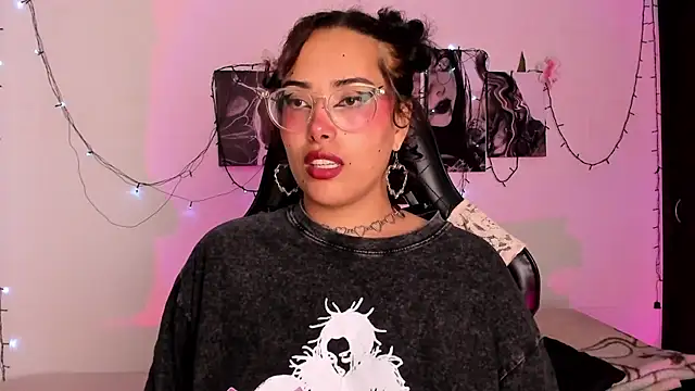 willow poisson online show from November 24, 5:23 pm