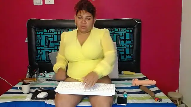 Snapshot of karolhot916 chatting on November 5, 2:44 am karolhot916 online show from November 5, 2:44 am