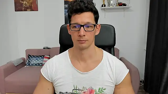 Snapshot of BrutusK08 chatting on January 8, 11:43 am BrutusK08 online show from January 8, 11:43 am