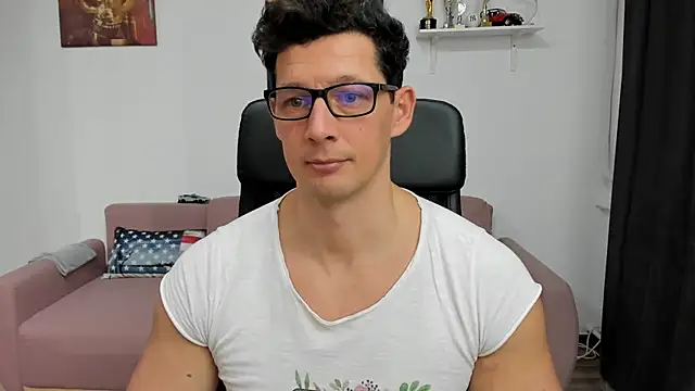 Snapshot of BrutusK08 chatting on January 8, 2:46 pm BrutusK08 online show from January 8, 2:46 pm