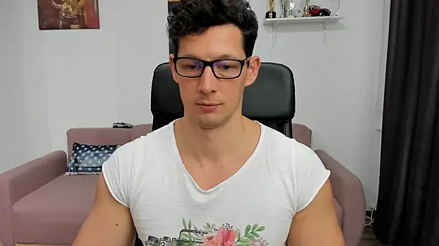 Snapshot of BrutusK08 chatting on January 9, 11:03 am BrutusK08 online show from January 9, 11:03 am