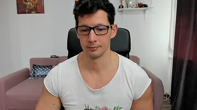 Snapshot of BrutusK08 chatting on January 10, 8:29 am BrutusK08 online show from January 10, 8:29 am