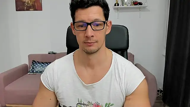 Snapshot of BrutusK08 chatting on January 13, 6:49 am BrutusK08 online show from January 13, 6:49 am