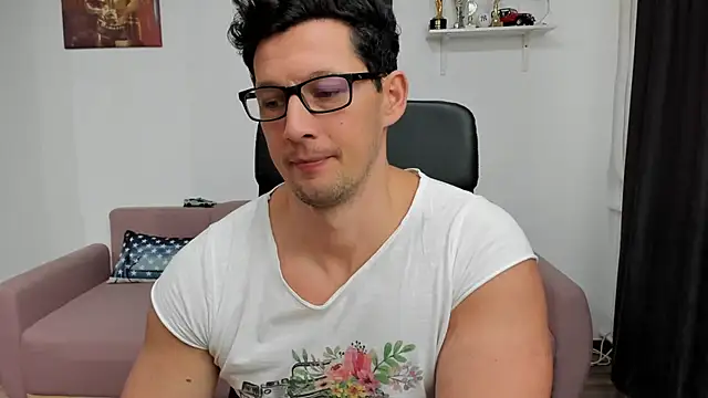 Snapshot of BrutusK08 chatting on January 13, 9:52 am BrutusK08 online show from January 13, 9:52 am