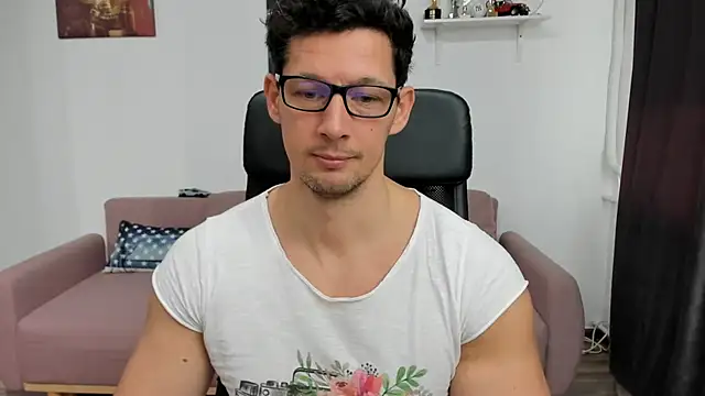 Snapshot of BrutusK08 chatting on January 15, 8:51 am BrutusK08 online show from January 15, 8:51 am