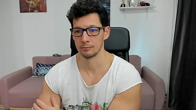 Snapshot of BrutusK08 chatting on January 16, 9:48 am BrutusK08 online show from January 16, 9:48 am