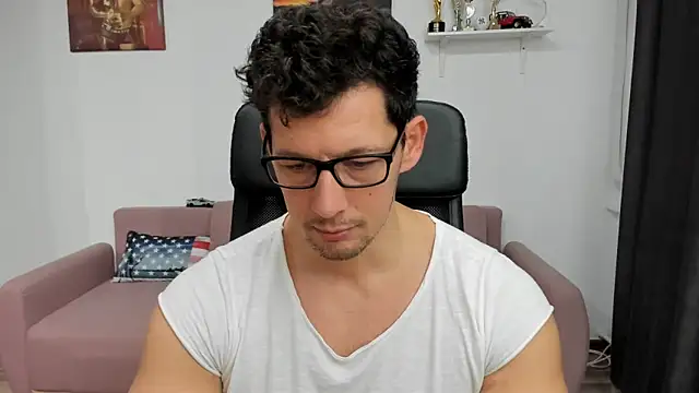 Snapshot of BrutusK08 chatting on January 17, 12:10 pm BrutusK08 online show from January 17, 12:10 pm