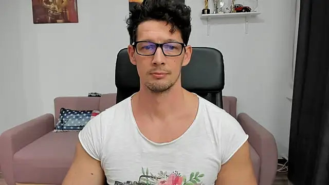Snapshot of BrutusK08 chatting on January 18, 5:41 am BrutusK08 online show from January 18, 5:41 am