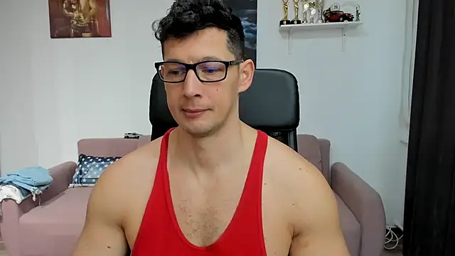 Snapshot of BrutusK08 chatting on February 10, 7:47 am BrutusK08 online show from February 10, 7:47 am