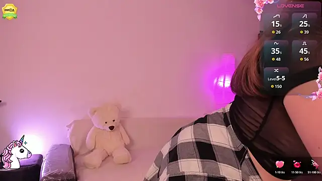 EvaUniporn online show from November 29, 3:15 pm