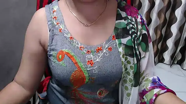 Snapshot of Kaur_Jannat chatting on December 6, 5:33 pm Kaur Jannat online show from December 6, 5:33 pm