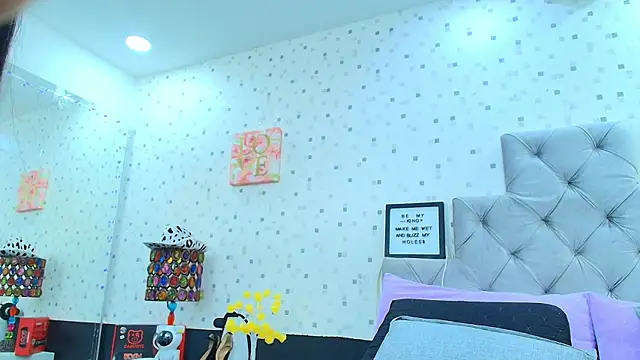 Snapshot of JulietaReyess chatting on March 4, 5:56 pm JulietaReyess online show from March 4, 5:56 pm