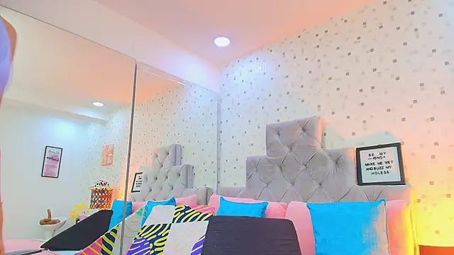 Snapshot of JulietaReyess chatting on September 29, 11:59 am JulietaReyess online show from September 29, 11:59 am