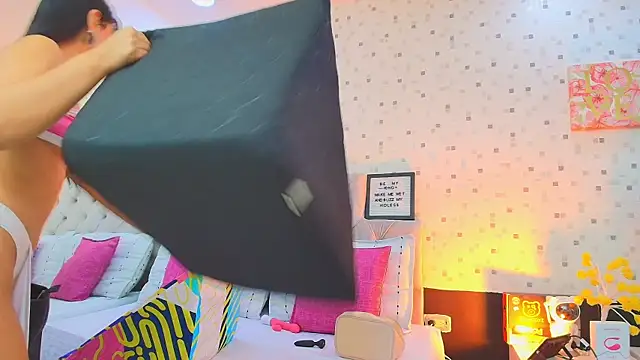 Snapshot of JulietaReyess chatting on October 2, 11:50 am JulietaReyess online show from October 2, 11:50 am