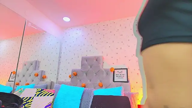 Snapshot of JulietaReyess chatting on October 15, 11:54 am JulietaReyess online show from October 15, 11:54 am