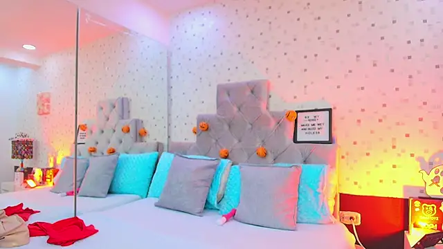 Snapshot of JulietaReyess chatting on October 18, 11:55 am JulietaReyess online show from October 18, 11:55 am