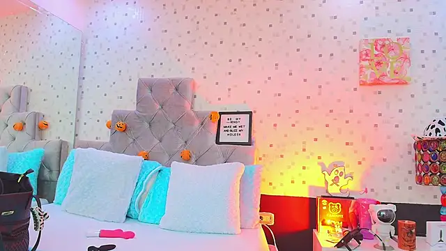 Snapshot of JulietaReyess chatting on October 22, 11:54 am JulietaReyess online show from October 22, 11:54 am