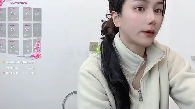 Snapshot of LIsha--170 chatting on February 12, 10:14 am LIsha--170 online show from February 12, 10:14 am