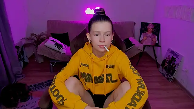 HelloRoxy online show from February 17, 5:52 pm