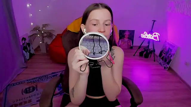 HelloRoxy online show from March 23, 7:18 pm