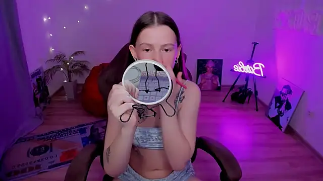 HelloRoxy online show from March 25, 6:58 pm