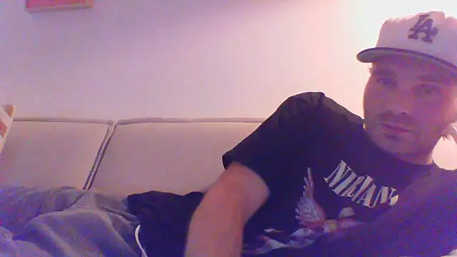 Snapshot of Big_AleXx chatting on January 29, 7:00 pm Big AleXx online show from January 29, 7:00 pm