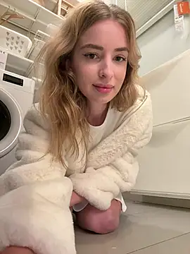 Snapshot of EvieEvans chatting on February 12, 4:22 pm EvieEvans online show from February 12, 4:22 pm