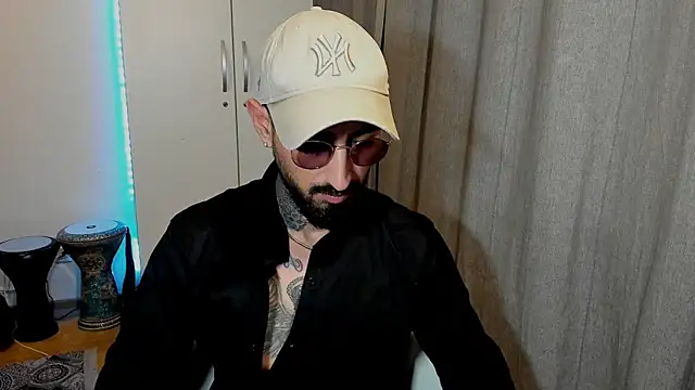 Snapshot of Baddfuckerr chatting on January 28, 3:25 pm Baddfuckerr online show from January 28, 3:25 pm
