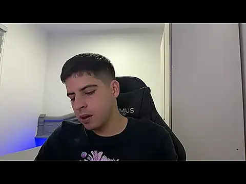 Snapshot of lordbeja chatting on April 2, 2:09 am lordbeja online show from April 2, 2:09 am