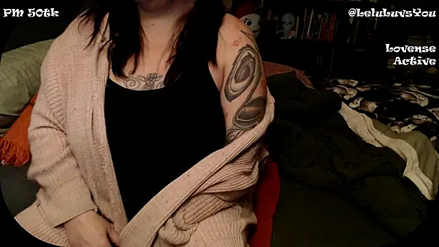 Snapshot of LeluLuvsYou chatting on December 13, 8:51 am LeluLuvsYou online show from December 13, 8:51 am