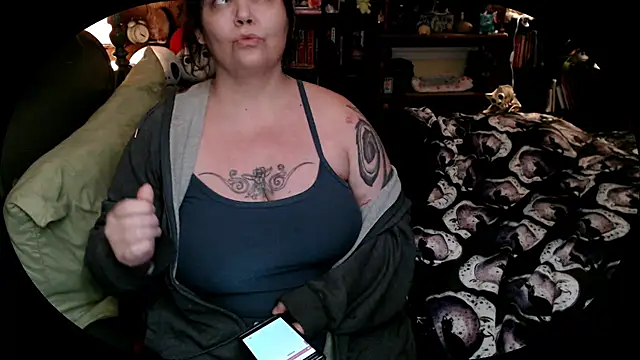 Snapshot of LeluLuvsYou chatting on February 3, 2:36 am LeluLuvsYou online show from February 3, 2:36 am