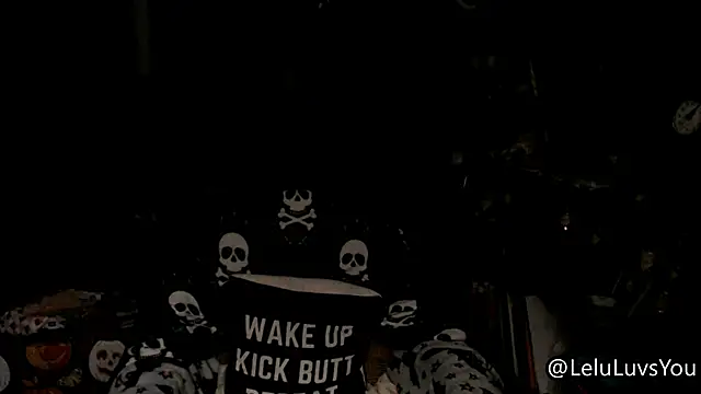 Snapshot of LeluLuvsYou chatting on November 1, 5:42 am LeluLuvsYou online show from November 1, 5:42 am