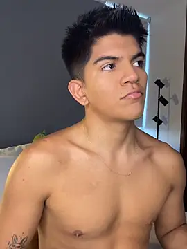 santiago 01 online show from March 27, 9:25 pm