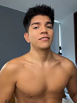 santiago 01 online show from May 14, 8:04 pm
