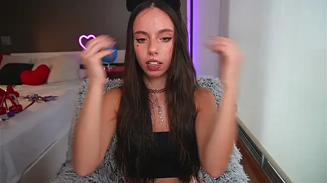 Snapshot of Dayna_Nebula chatting on January 17, 1:35 pm Dayna Nebula online show from January 17, 1:35 pm