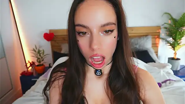 Dayna Nebula online show from May 10, 9:25 am