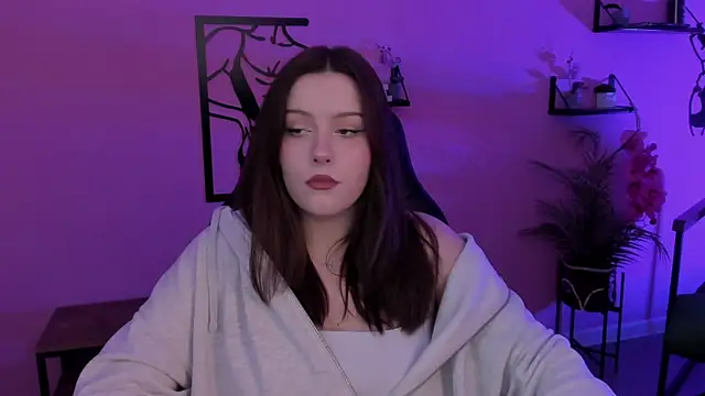 CoralineKeyns online show from December 17, 11:39 am