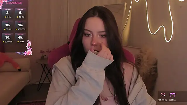 CoralineKeyns online show from March 11, 5:13 am