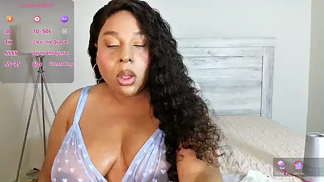 Snapshot of Carmen_Cream chatting on April 16, 8:04 am Carmen Cream online show from April 16, 8:04 am