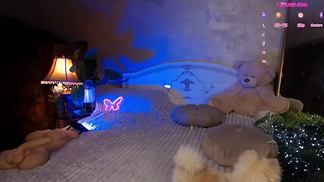 Snapshot of JulieHeets chatting on December 28, 1:17 pm JulieHeets online show from December 28, 1:17 pm