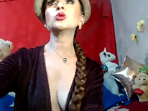 hottieperla online show from January 6, 7:56 pm