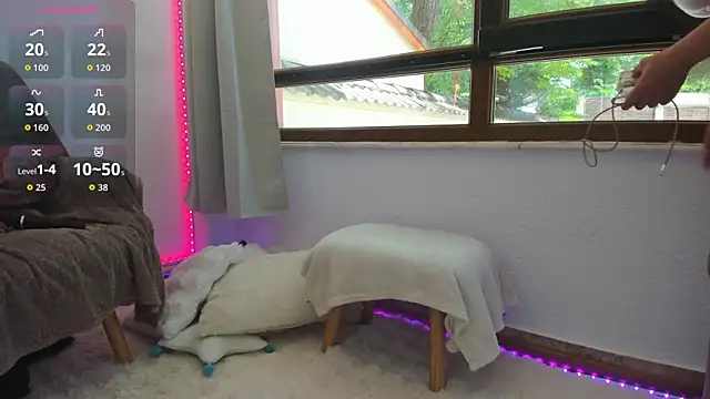 Awesome Jolie online show from May 8, 9:47 am