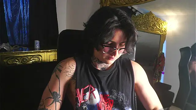 Snapshot of dantecoppolaa_ chatting on December 31, 7:18 pm dantecoppolaa online show from December 31, 7:18 pm
